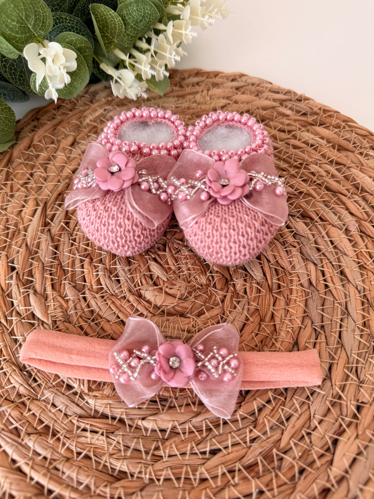 Kit Sapatinhos Tricot Bordado Luxo com Laço Pérola Tiara