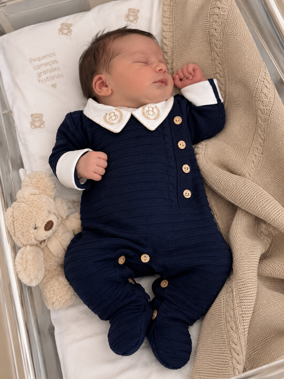 Saída Maternidade Tricot Felipe - Azul marinho com acessórios brown