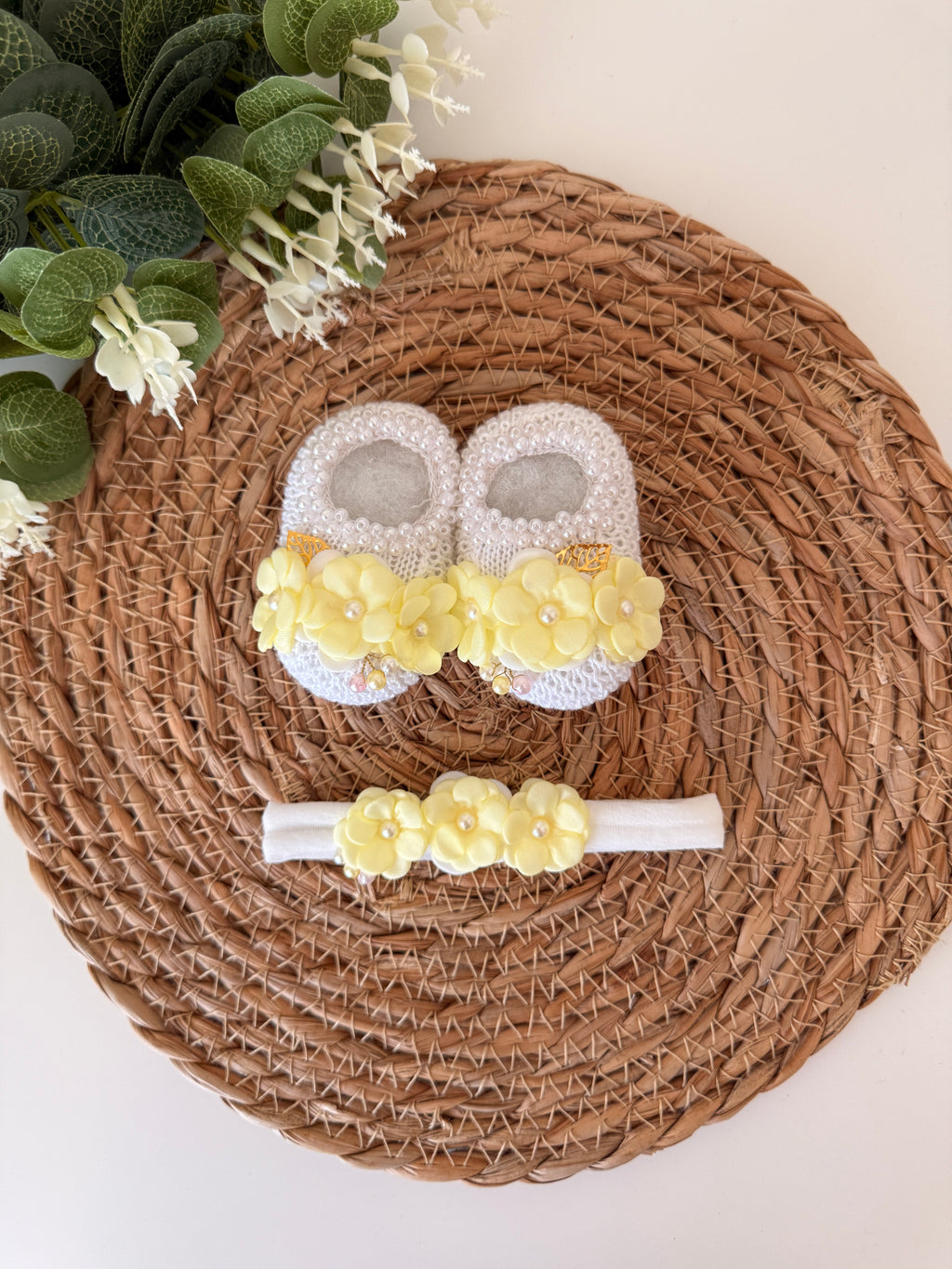 Kit Sapatinhos Tricot Bordado Luxo com Laço Flores Tiara