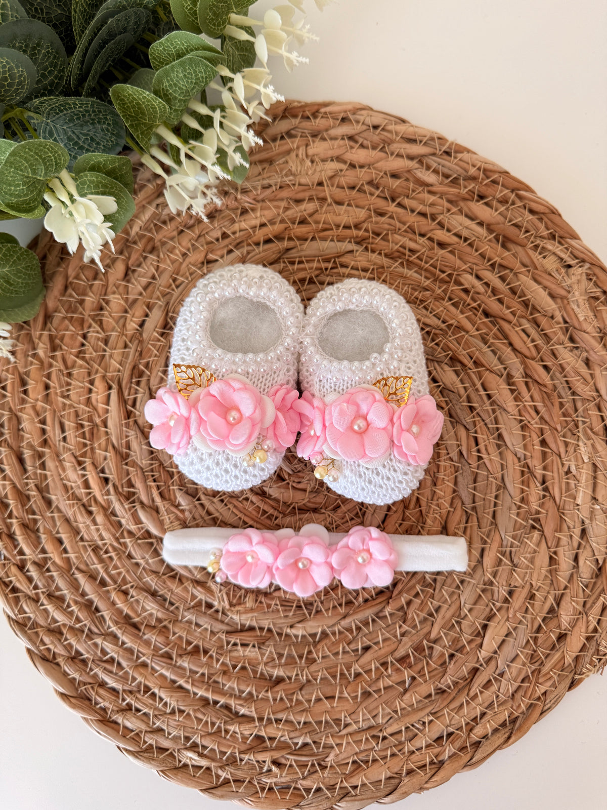 Kit Sapatinhos Tricot Bordado Luxo com Laço Flores Tiara
