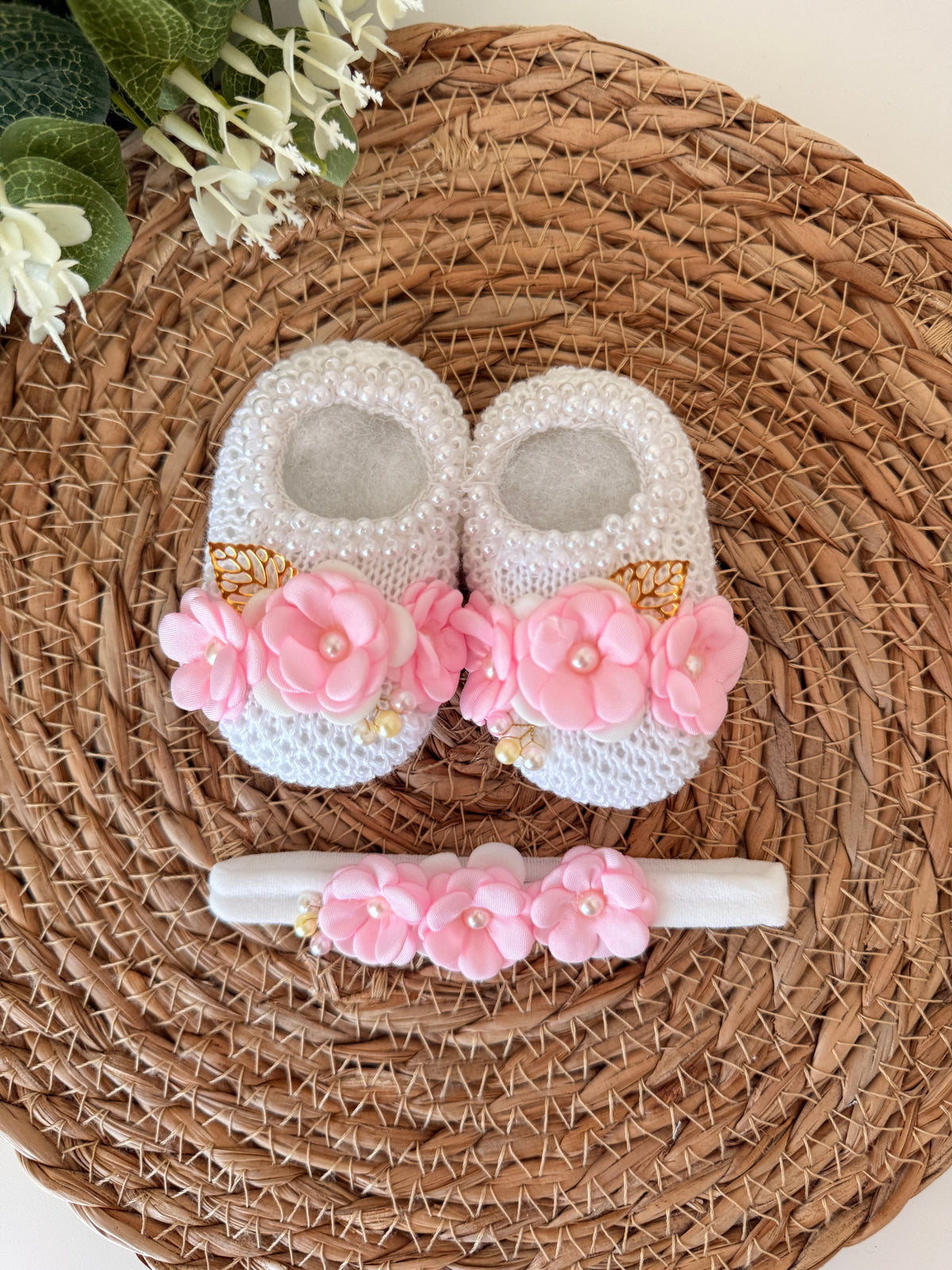Kit Sapatinhos Tricot Bordado Luxo com Laço Flores Tiara