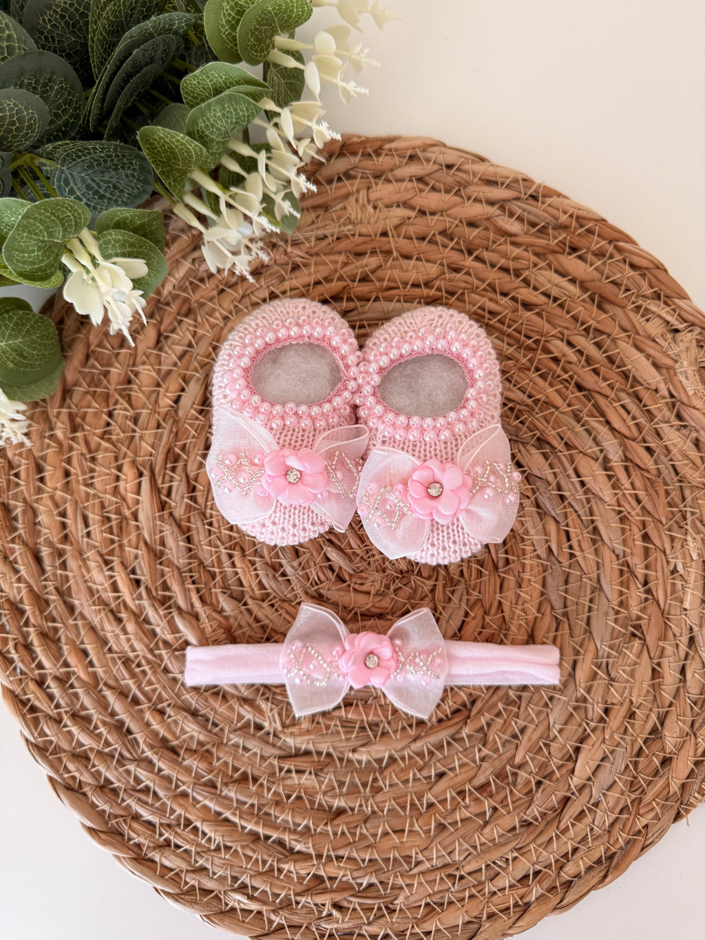 Kit Sapatinhos Tricot Bordado Luxo com Laço Pérola Tiara