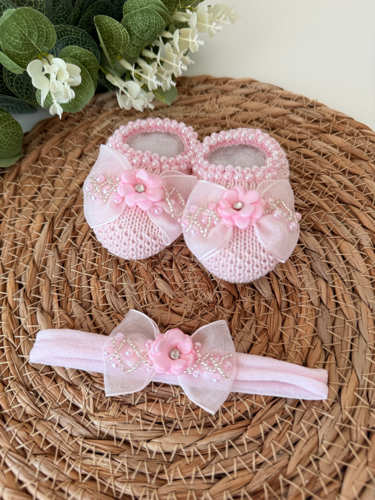 Kit Sapatinhos Tricot Bordado Luxo com Laço Pérola Tiara