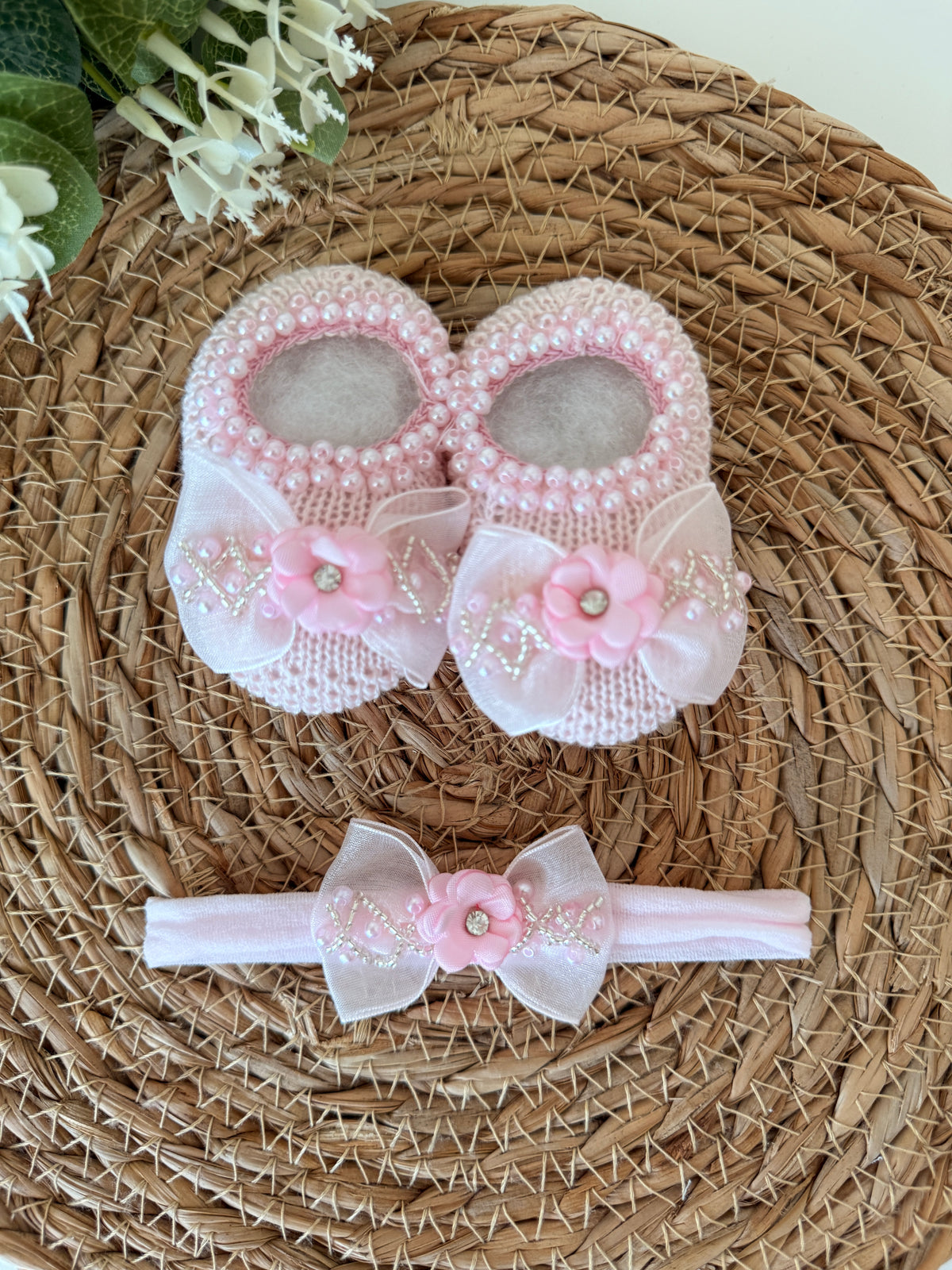 Kit Sapatinhos Tricot Bordado Luxo com Laço Pérola Tiara
