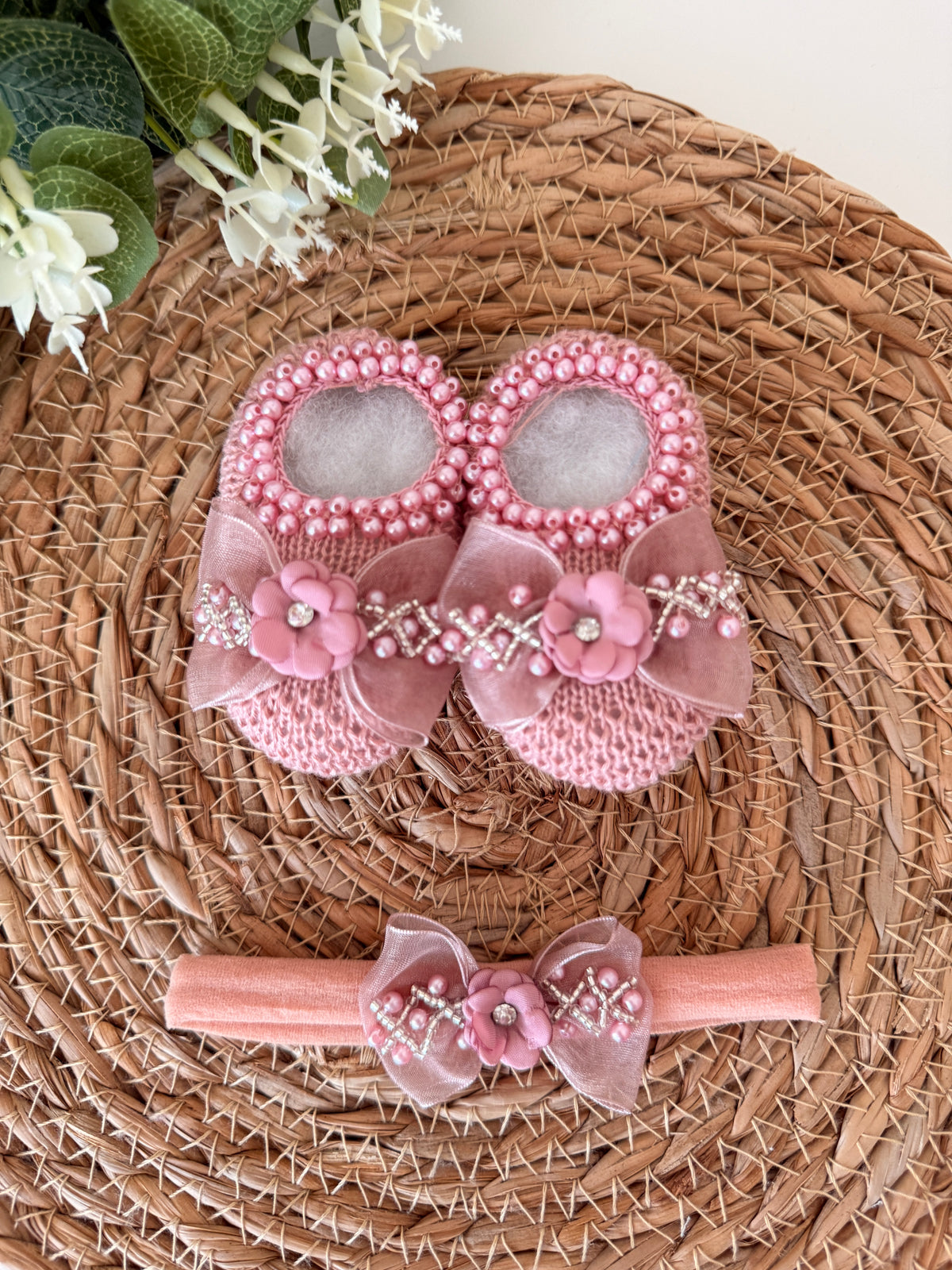 Kit Sapatinhos Tricot Bordado Luxo com Laço Pérola Tiara
