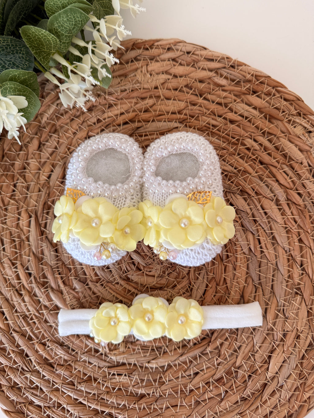 Kit Sapatinhos Tricot Bordado Luxo com Laço Flores Tiara