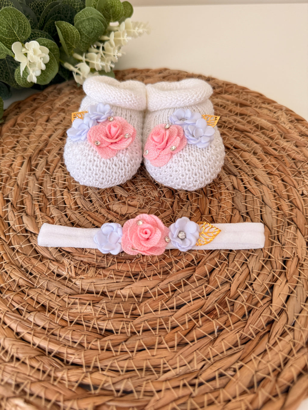 Kit Sapatinhos Tricot Bordado Luxo com Laço Flor Tiara