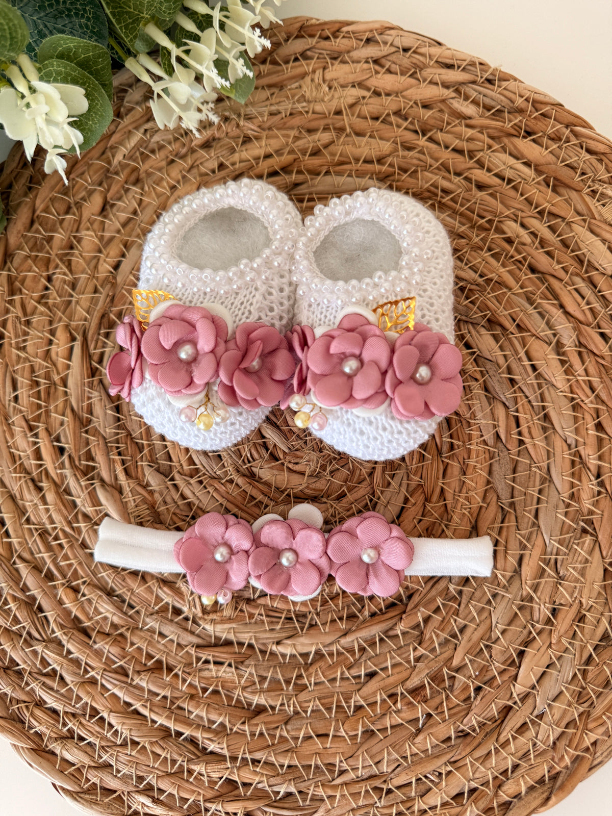 Kit Sapatinhos Tricot Bordado Luxo com Laço Flores Tiara