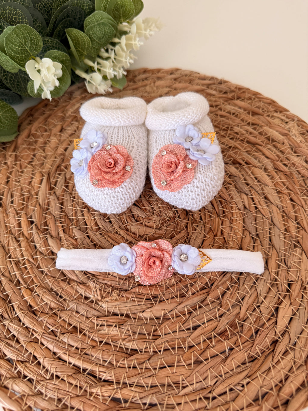 Kit Sapatinhos Tricot Bordado Luxo com Laço Flor Tiara