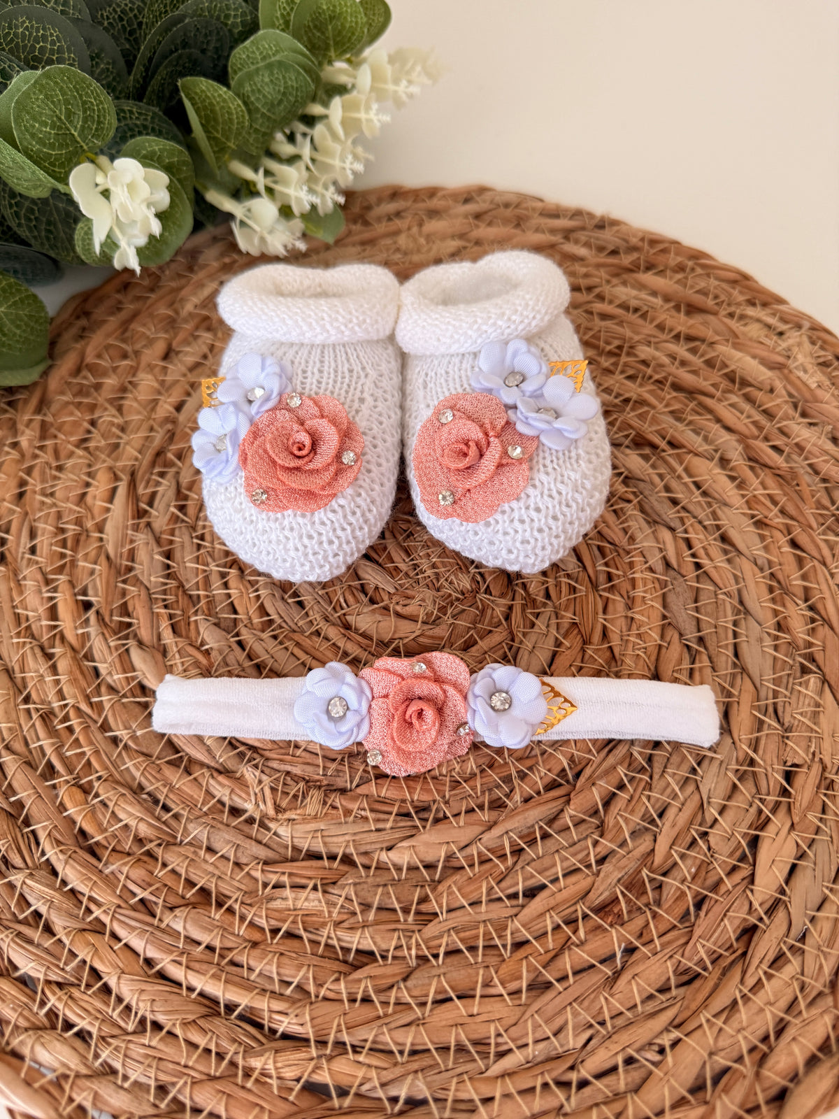 Kit Sapatinhos Tricot Bordado Luxo com Laço Flor Tiara
