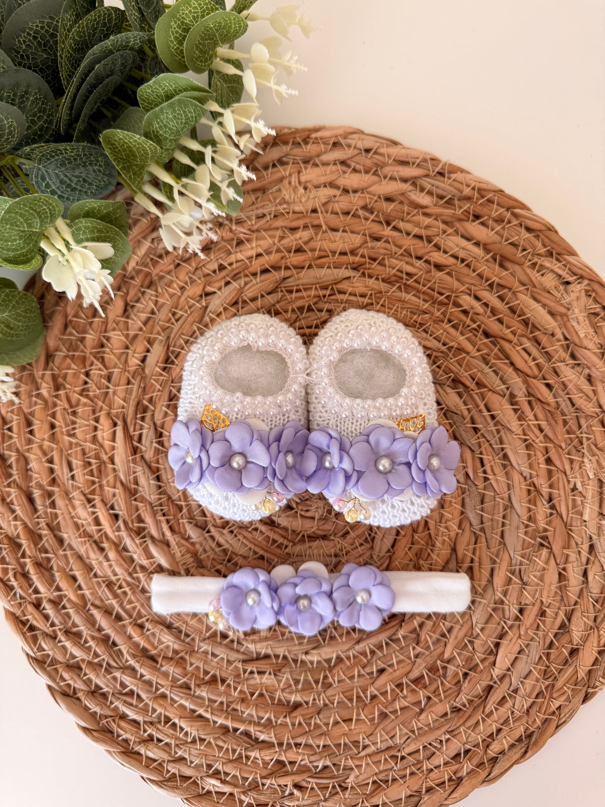 Kit Sapatinhos Tricot Bordado Luxo com Laço Flores Tiara