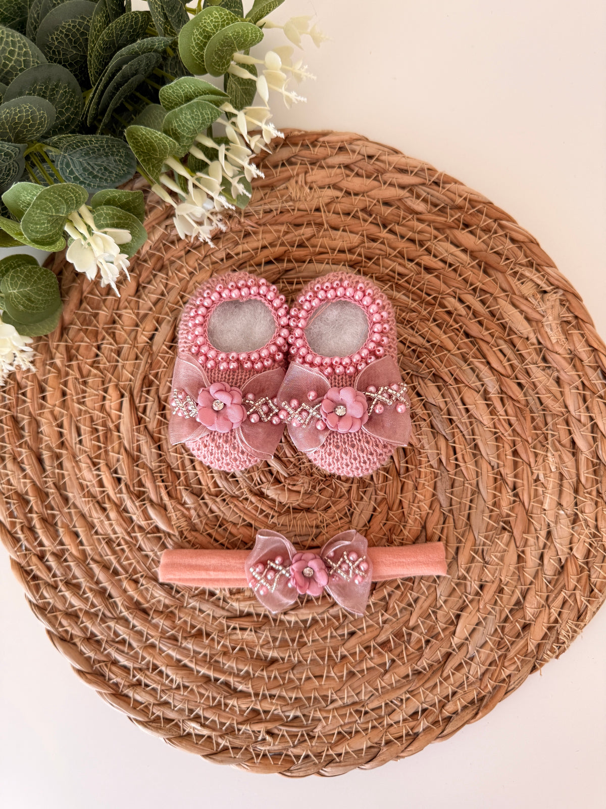 Kit Sapatinhos Tricot Bordado Luxo com Laço Pérola Tiara