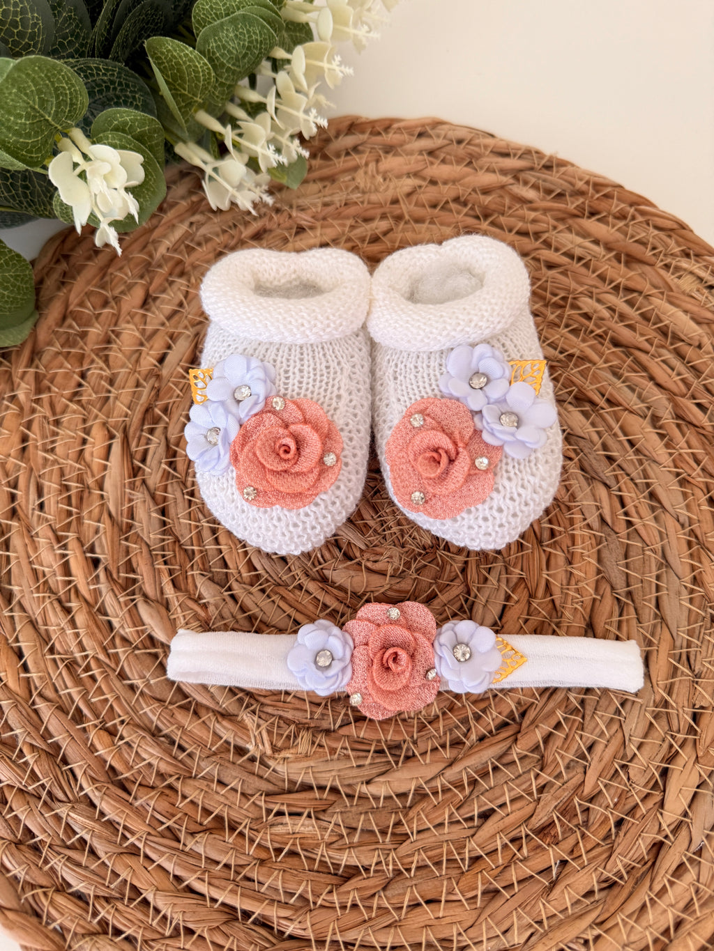 Kit Sapatinhos Tricot Bordado Luxo com Laço Flor Tiara