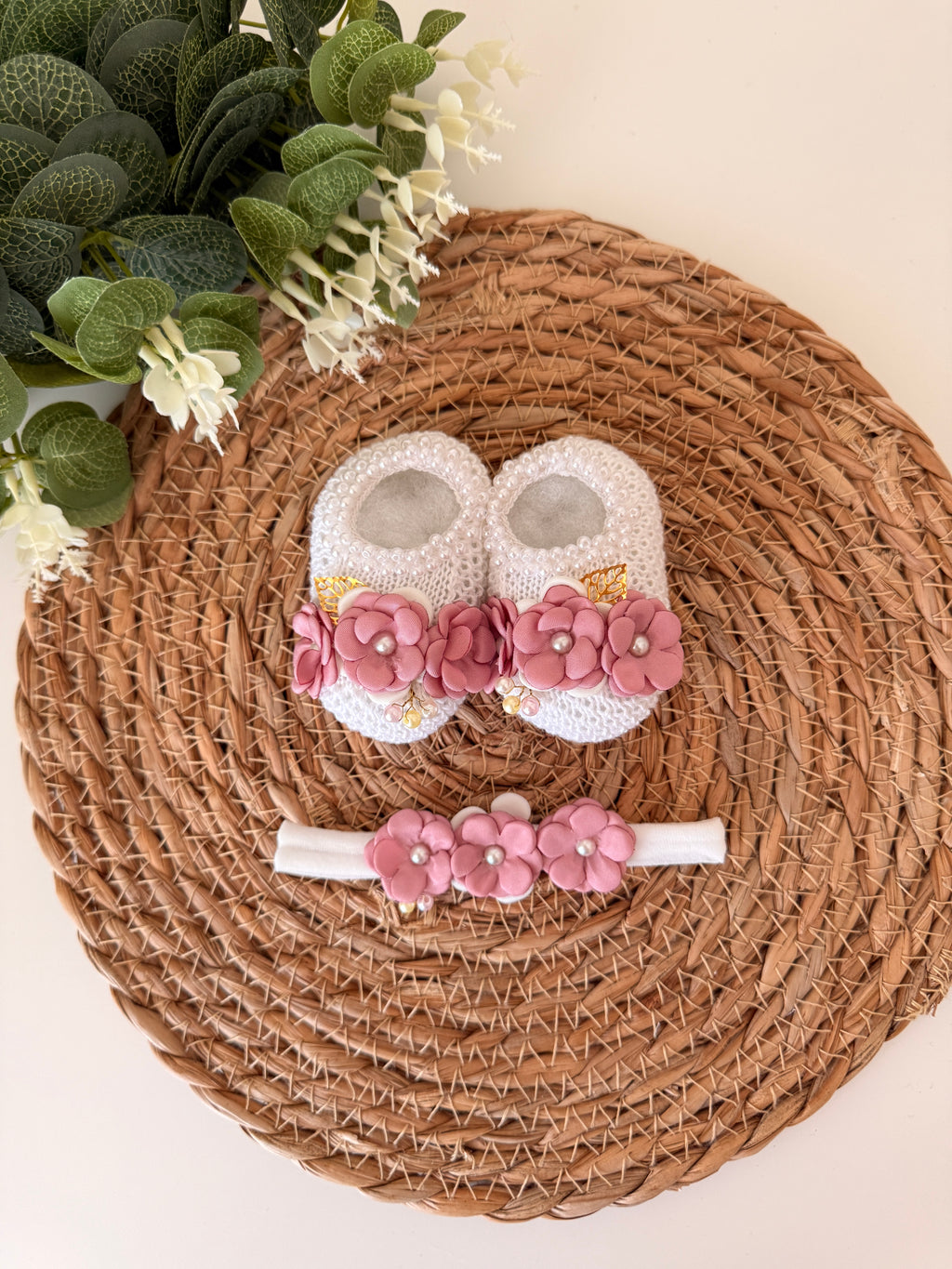Kit Sapatinhos Tricot Bordado Luxo com Laço Flores Tiara