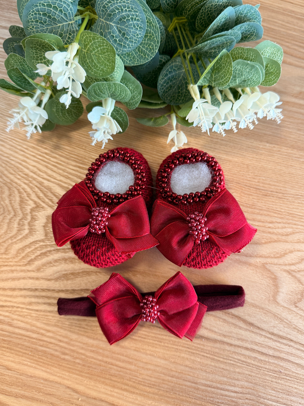 Kit Sapatinhos Tricot Bordado Luxo com Laço Pérola Tiara