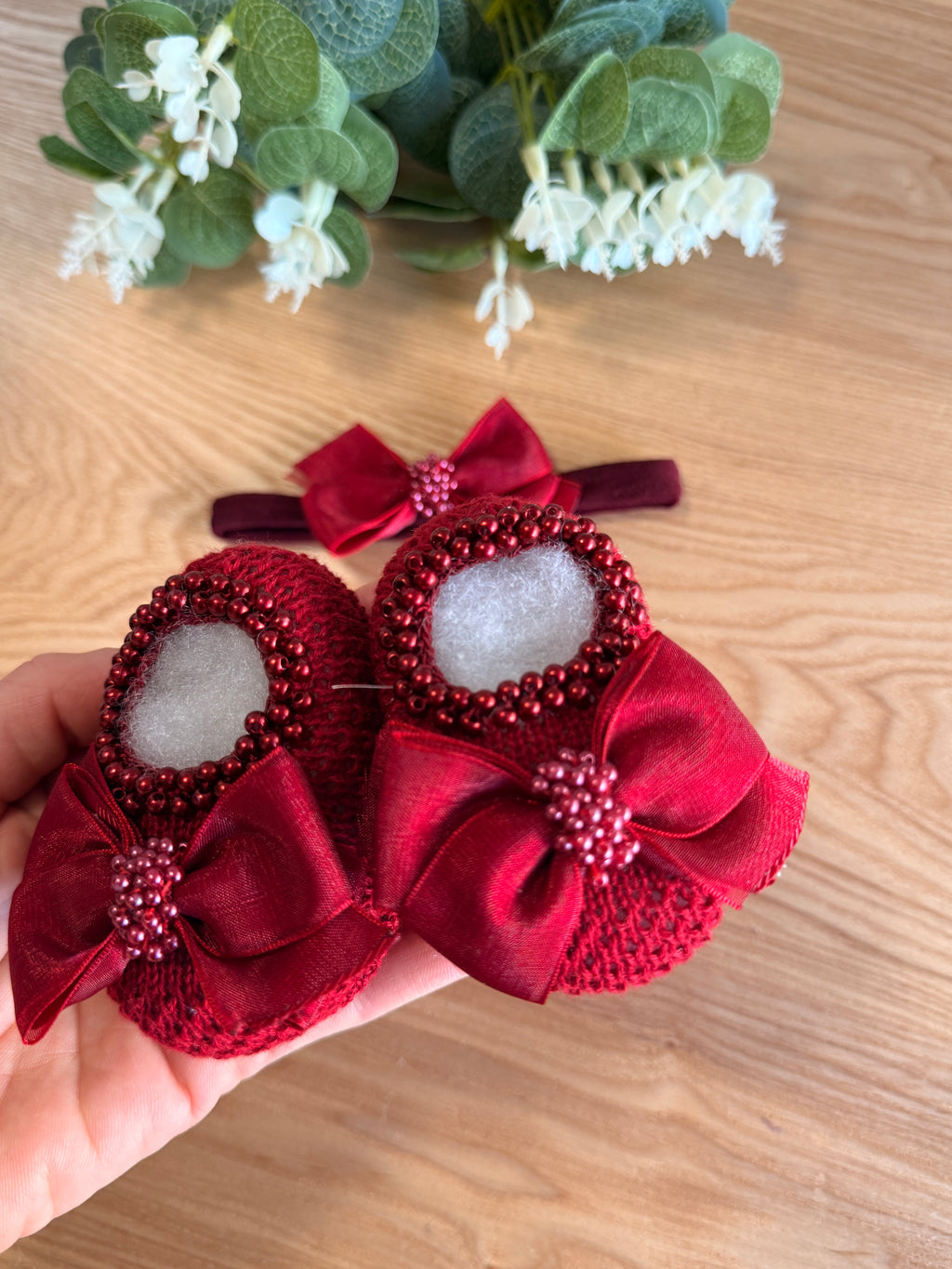 Kit Sapatinhos Tricot Bordado Luxo com Laço Pérola Tiara