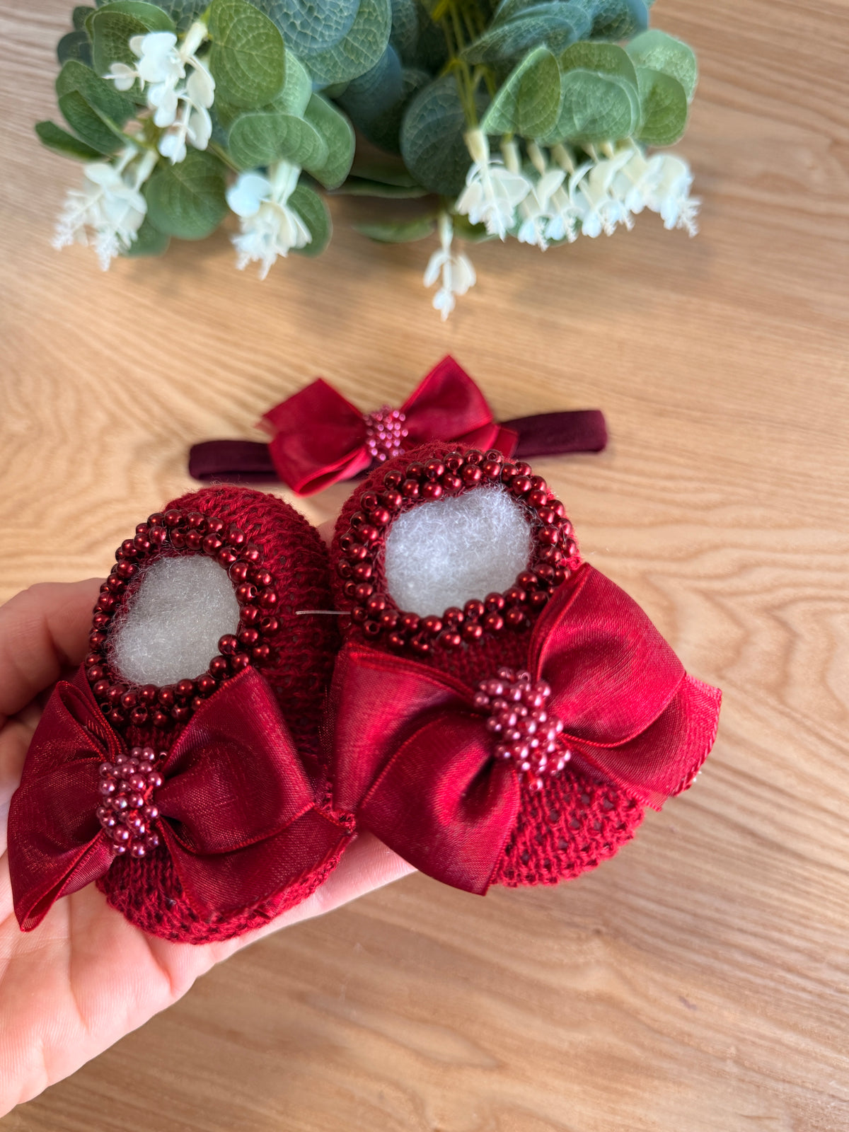 Kit Sapatinhos Tricot Bordado Luxo com Laço Pérola Tiara