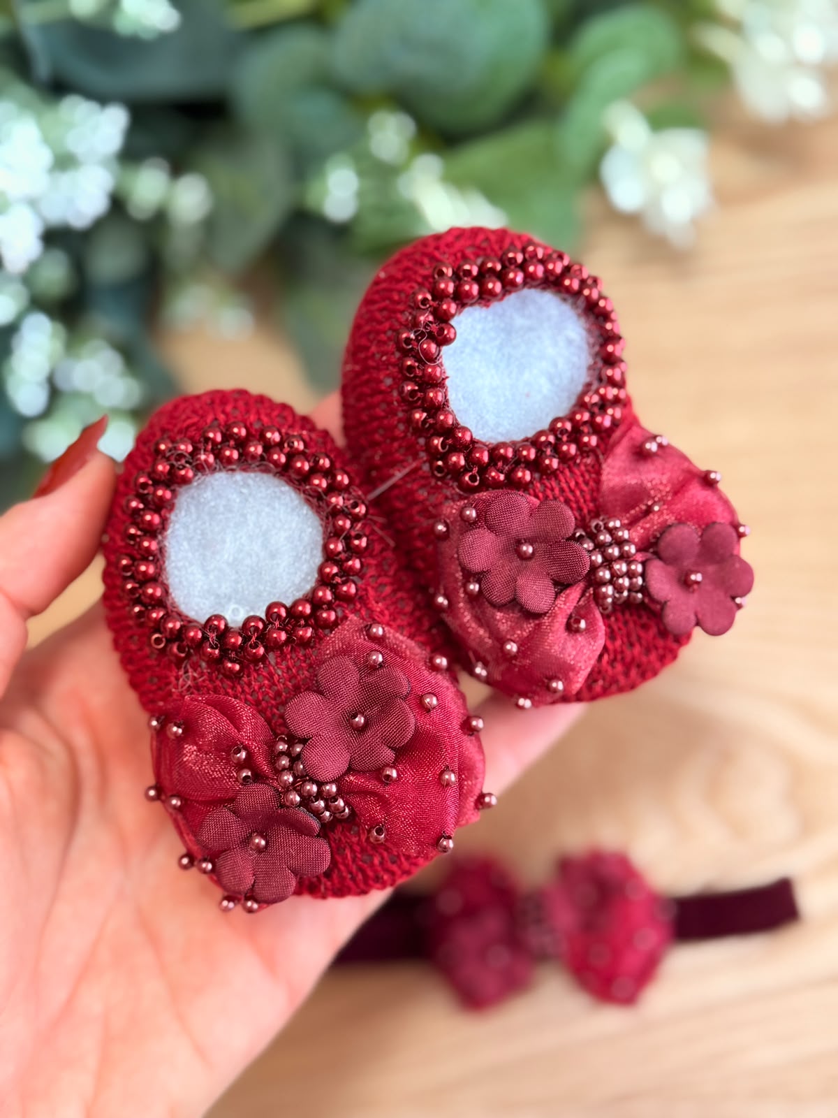Kit Sapatinhos Tricot Bordado Luxo Flor com Laço Tiara - 02 peças