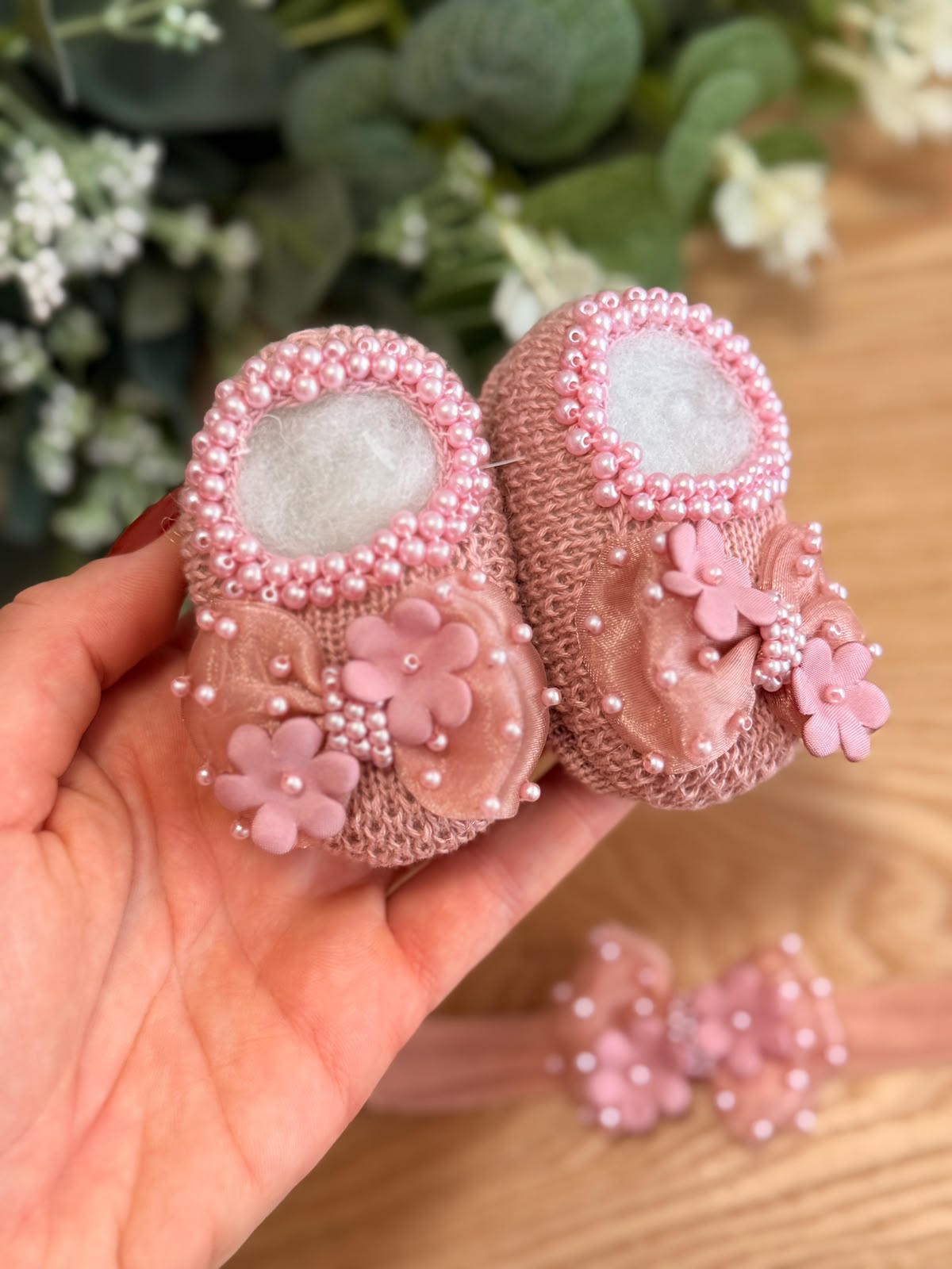 Kit Sapatinhos Tricot Bordado Luxo Flor com Laço Tiara - 02 peças