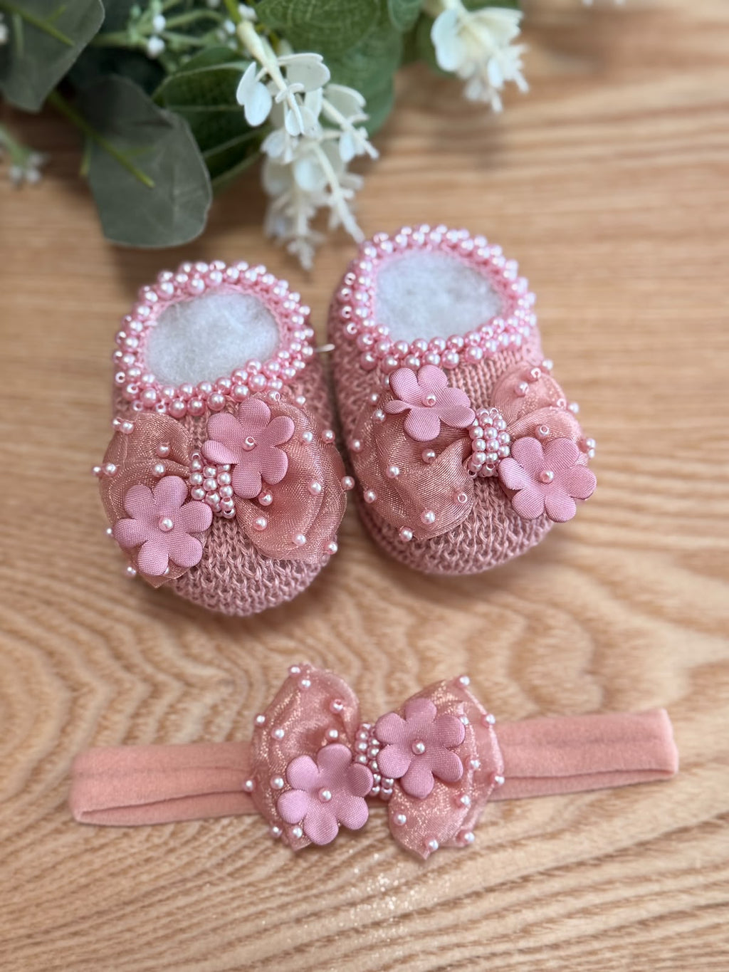 Kit Sapatinhos Tricot Bordado Luxo Flor com Laço Tiara - 02 peças
